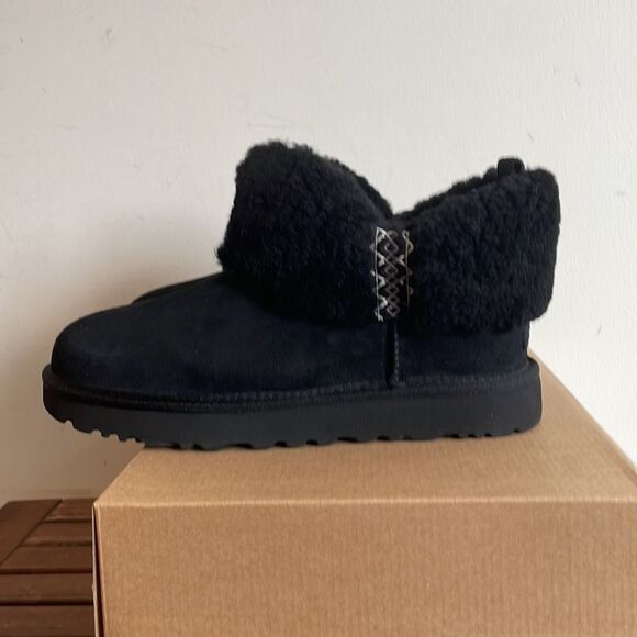 UGG Classic Ultra Mini Braid Booties Black USA Women Size 8/UK 6/EU 39 - Picture 10 of 14